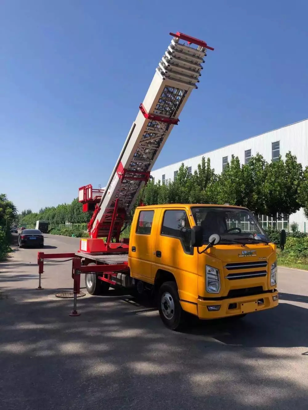 沂源县附近的云梯车出租服务：轻松解决高空作业需求